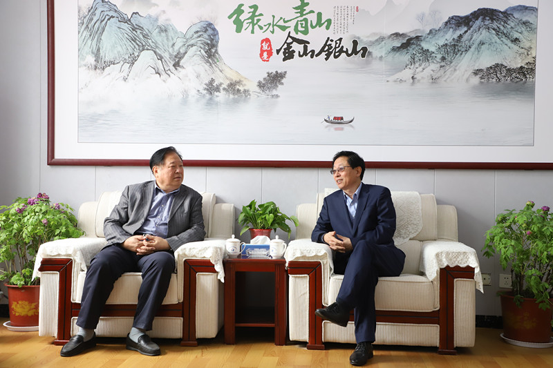 44118太阳成城集团与河南省高速公路建设养护集团举行校企合作签约暨揭牌仪式.jpg